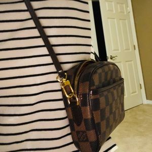 Authenticity Louis Vuitton Damier  crossbody bag